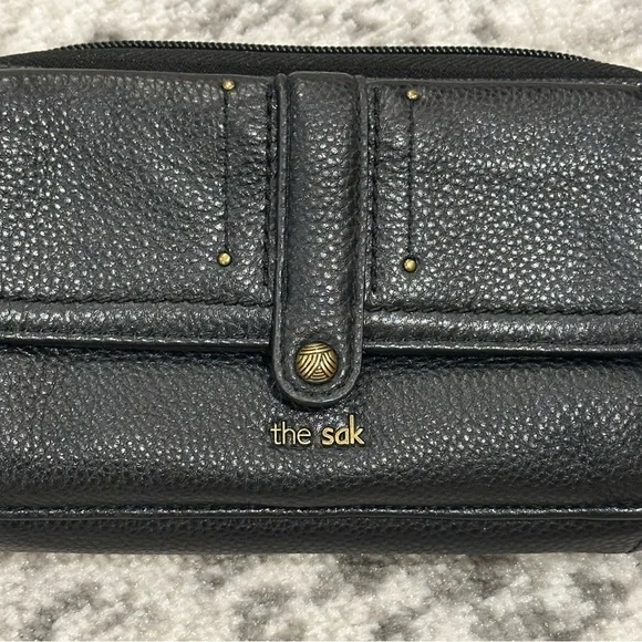 The Sak Sequoia Extra Large Smartphone Black Leather Crossbody Bag Purse - Picture 2 of 9